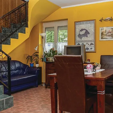 Nice In W/ 4 Bedrooms Casa vacanze Balatonmáriafürdő