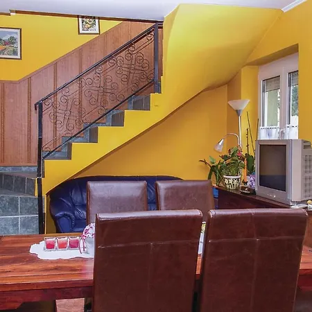 Nice In W/ 4 Bedrooms *