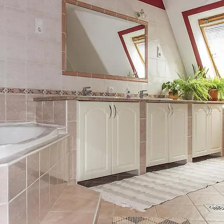 Nice In W/ 4 Bedrooms